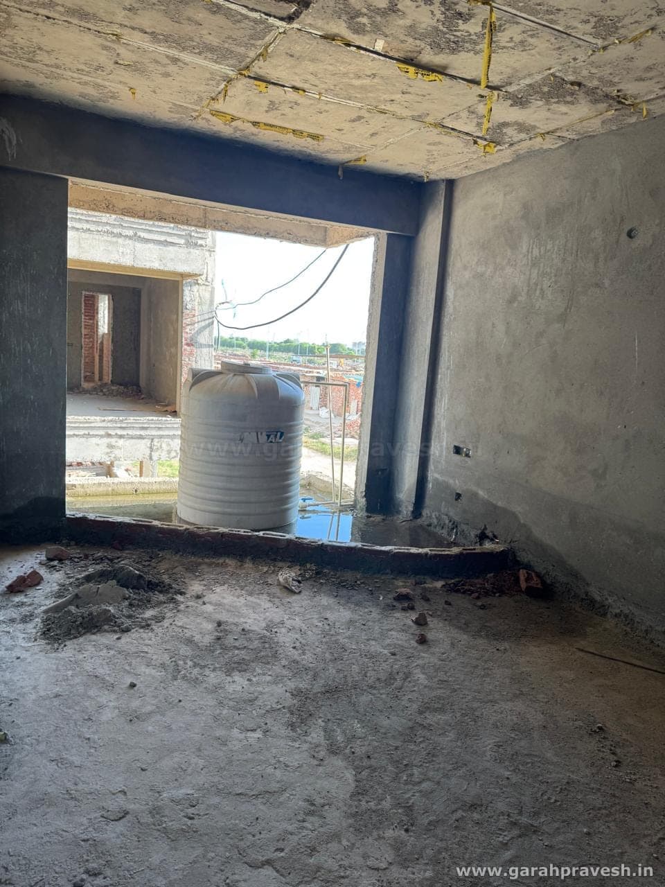 Amari Vintage Arch — construction