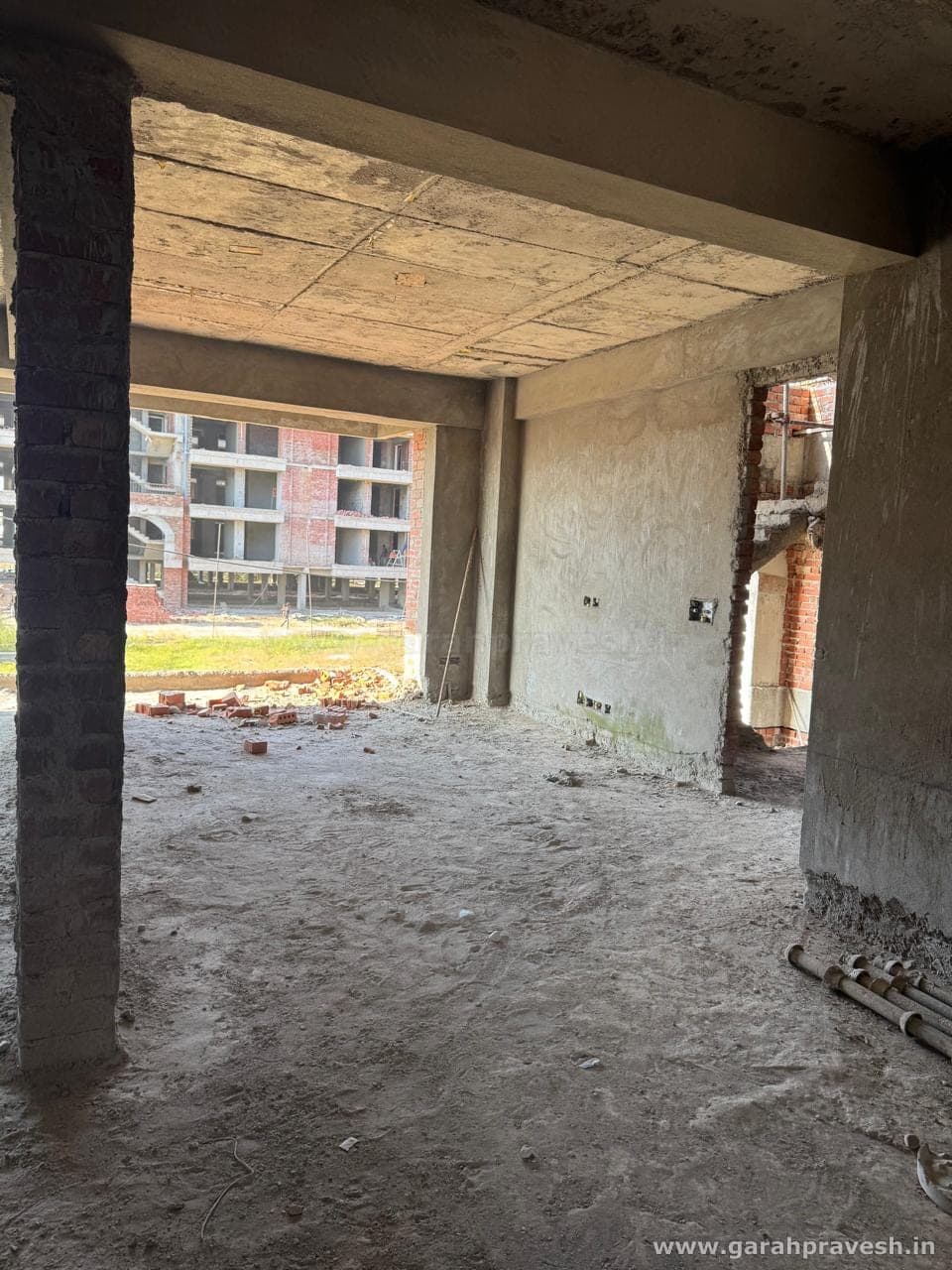 Amari Vintage Arch — construction